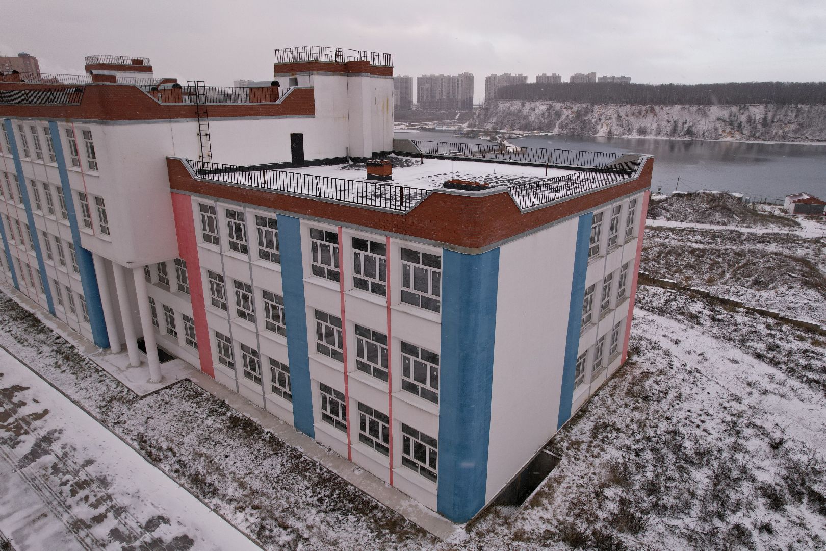 видео с коптера, дзержинский, школа,