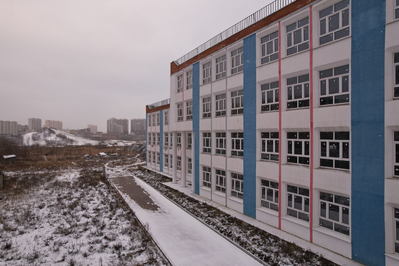 видео с коптера, дзержинский, школа,