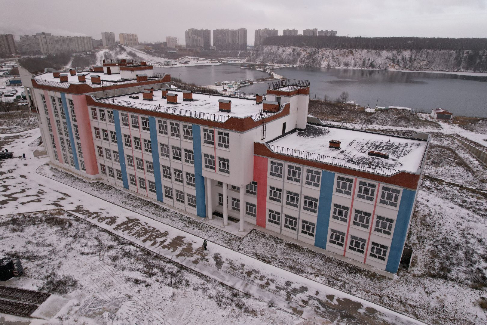 видео с коптера, дзержинский, школа,