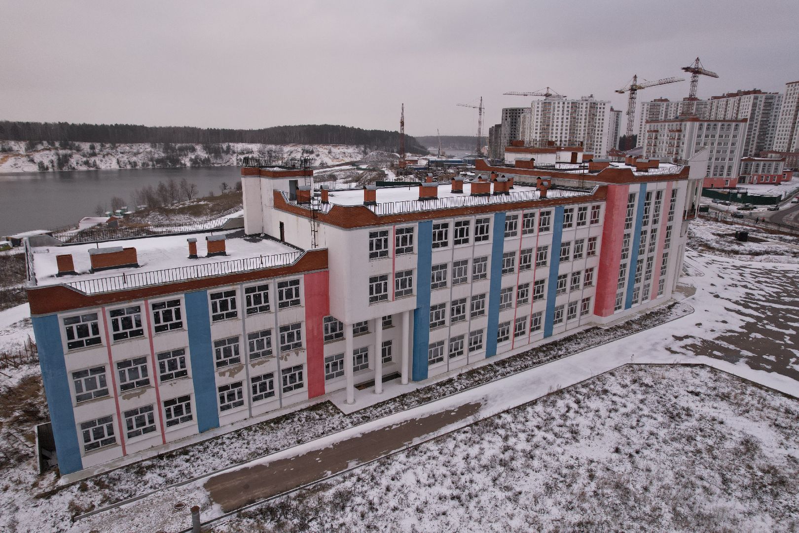 видео с коптера, дзержинский, школа,