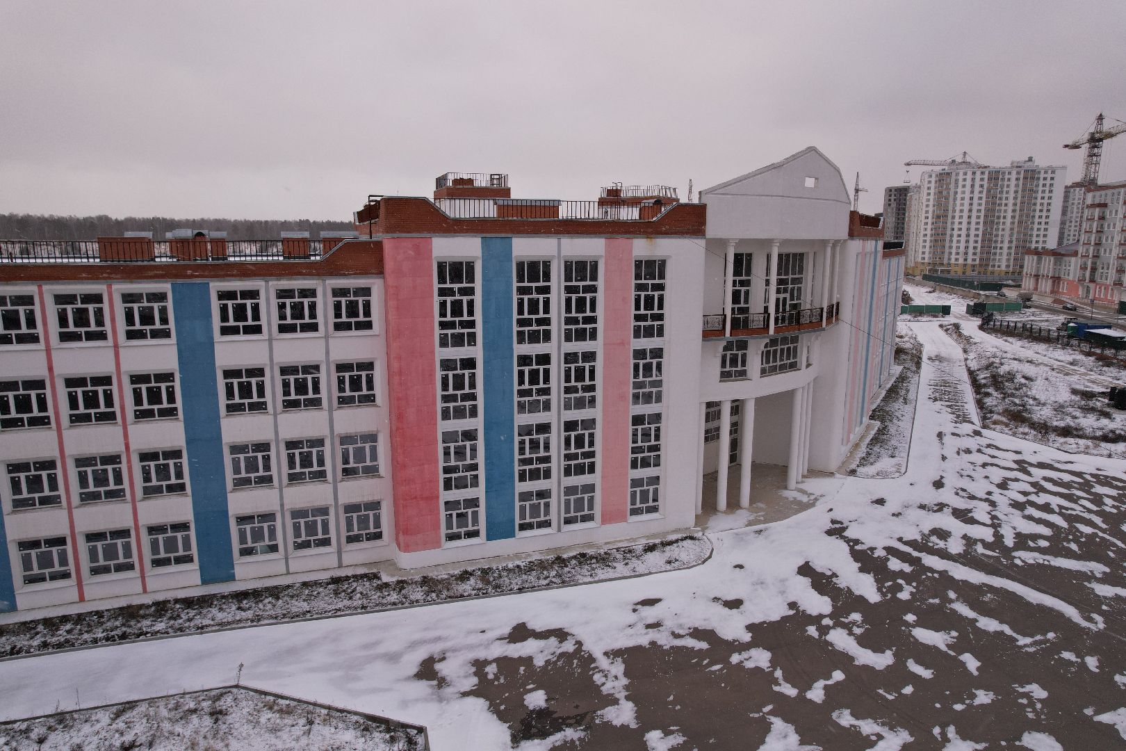 видео с коптера, дзержинский, школа,