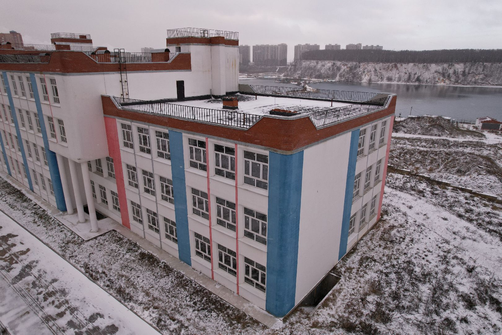 видео с коптера, дзержинский, школа,