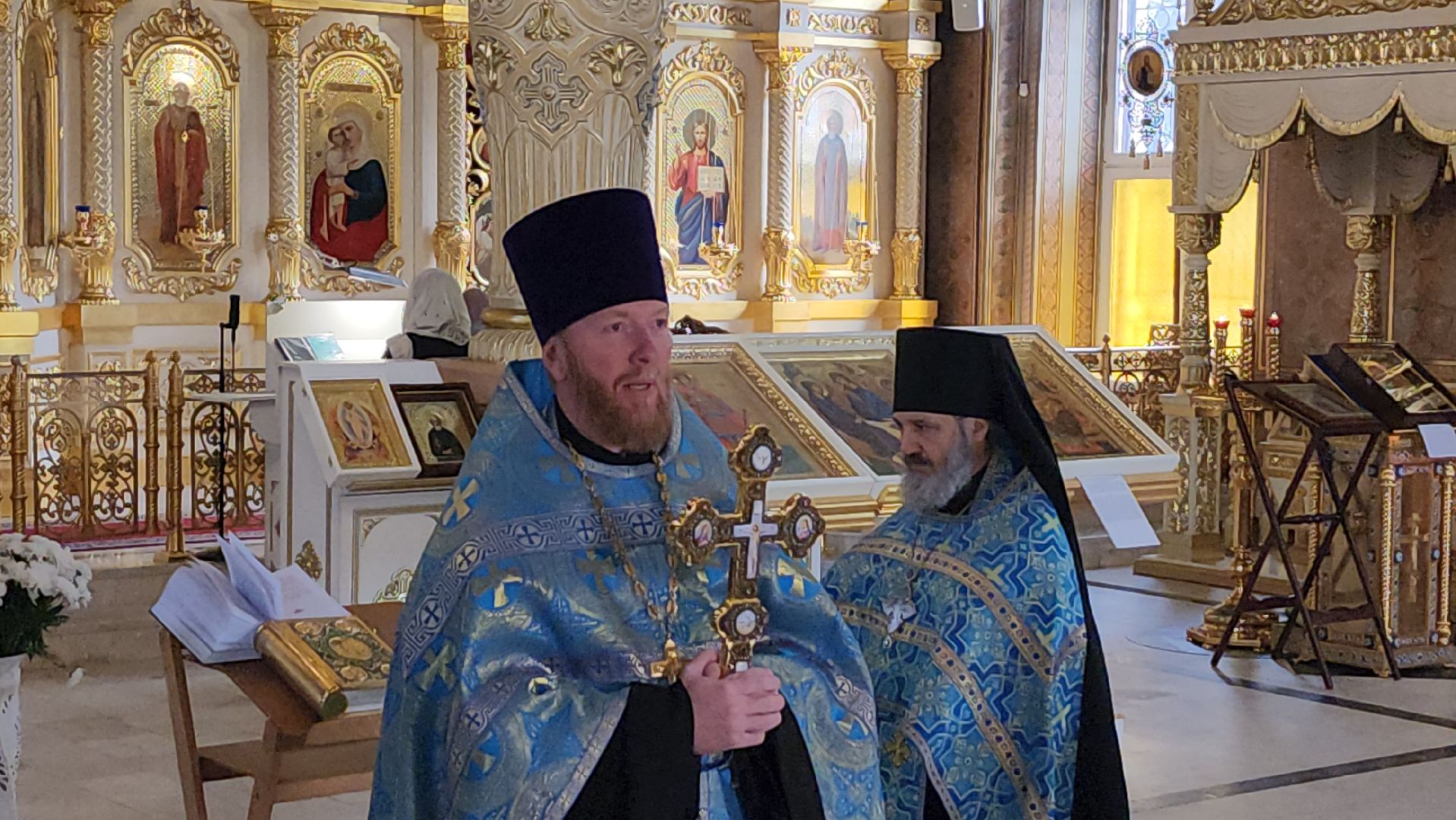 подольская епархия, серпухов, волонтеры, храм всех святых, дк исток, рождественские чтения, молебен,