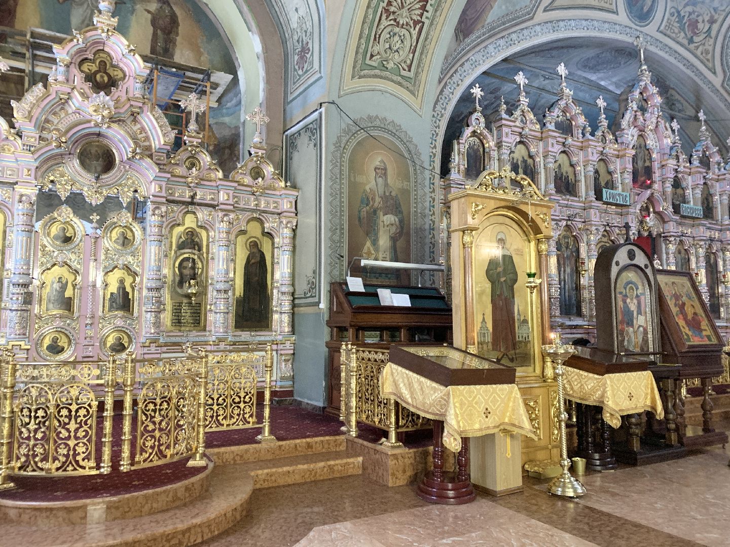 Балашиха, Подмосковье, Религия, Фаянсовые иконостасы, Храм Преображения в Саввино, Никольский храм в Полтево,