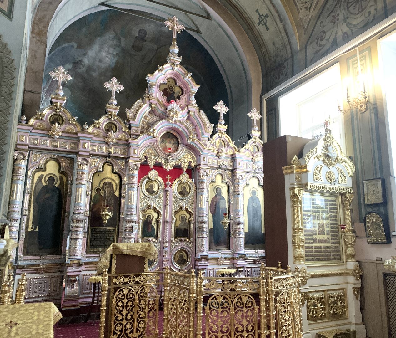 Балашиха, Подмосковье, Религия, Фаянсовые иконостасы, Храм Преображения в Саввино, Никольский храм в Полтево,