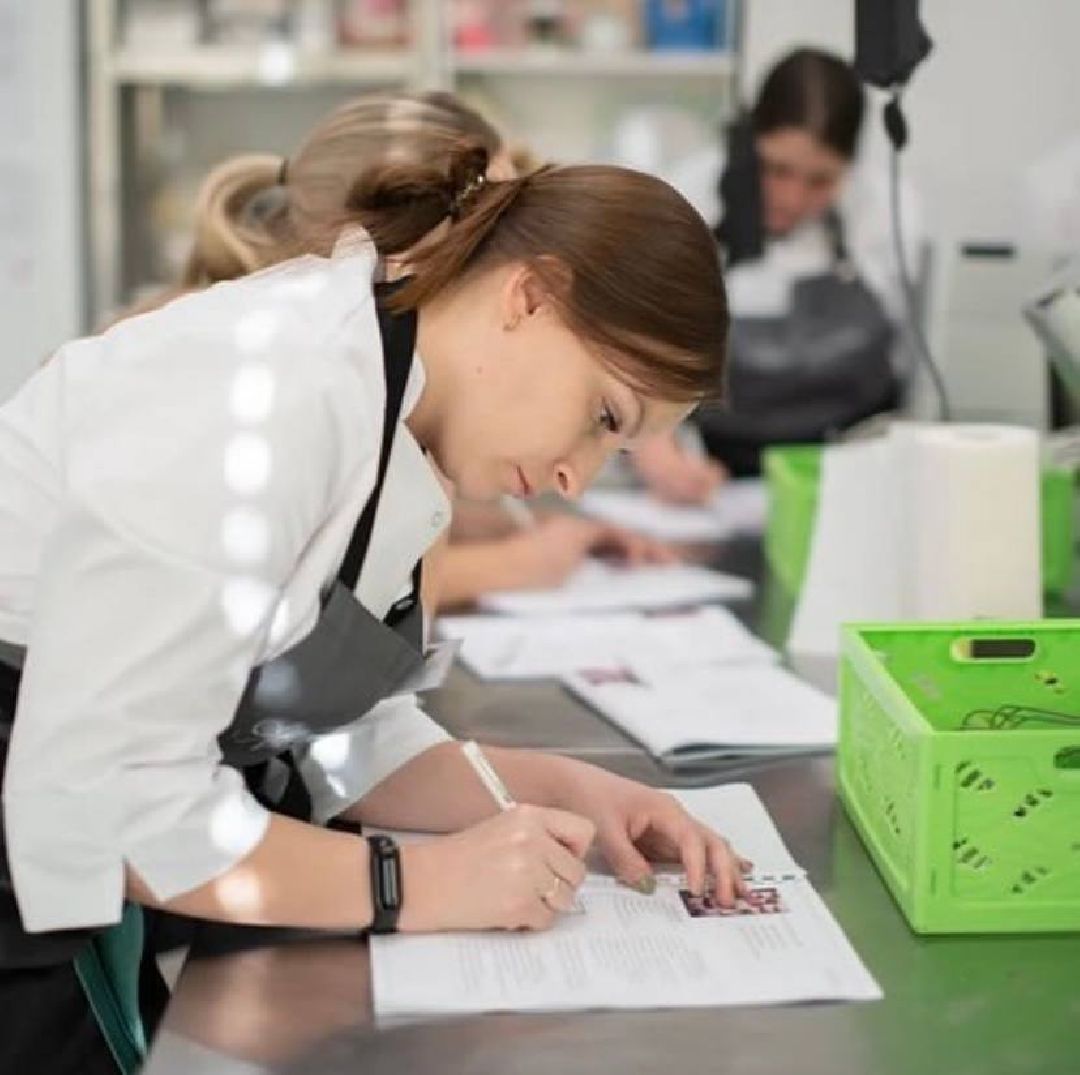 Реутов, пекарь, кондитер, профессия, торты, капкейки уколы, медицины