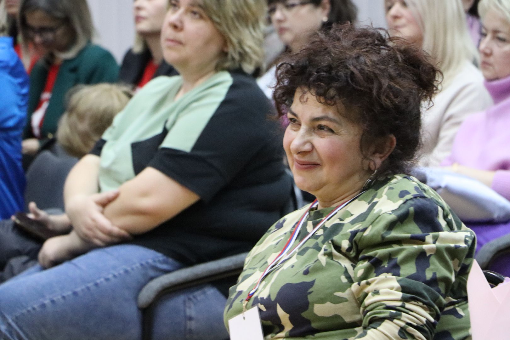 благотворительный концерт, волонтерский центр, своих не бросаем, казаки, ансамбль Радость,