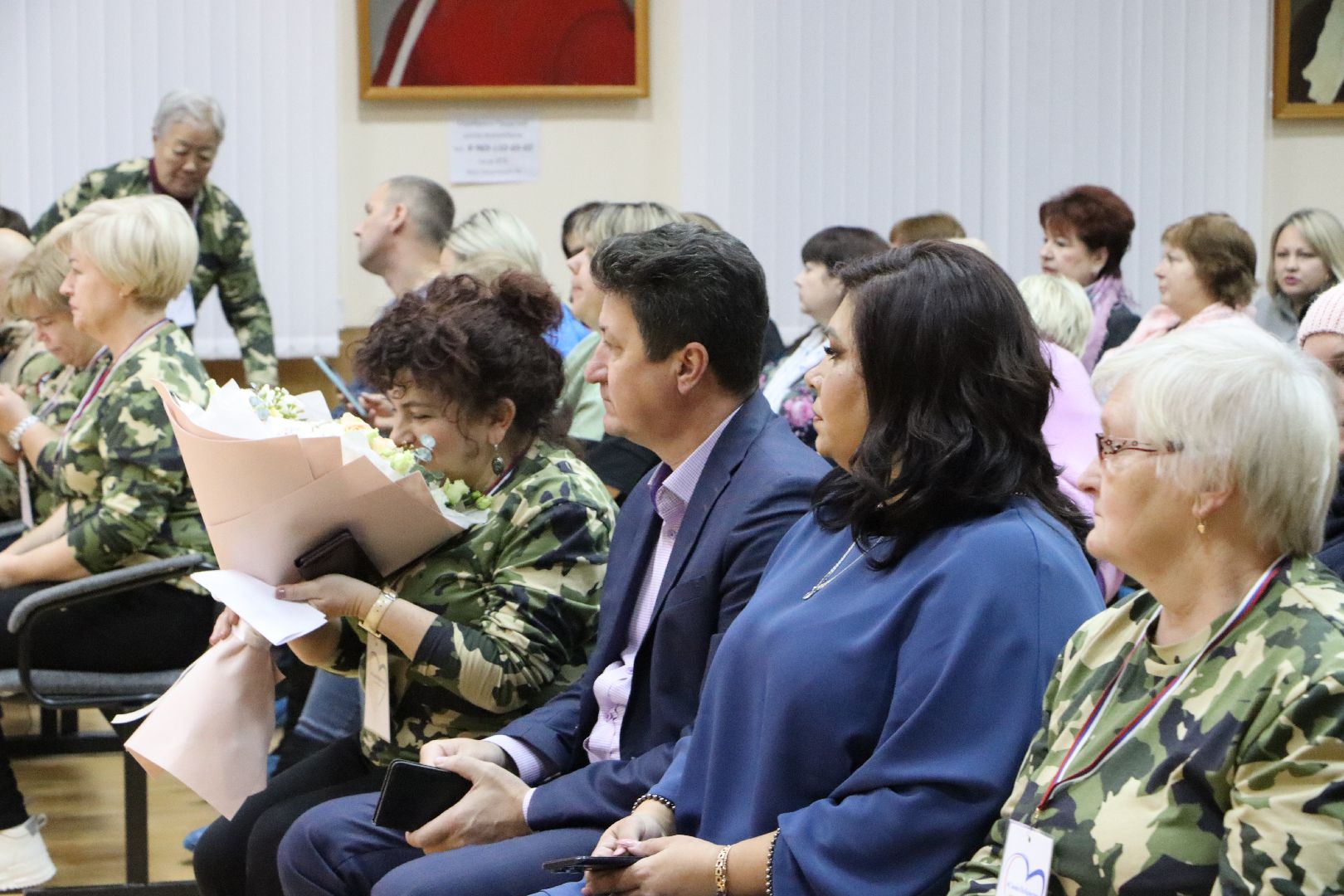 благотворительный концерт, волонтерский центр, своих не бросаем, казаки, ансамбль Радость,