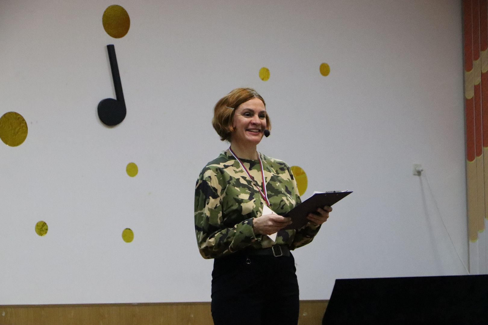 благотворительный концерт, волонтерский центр, своих не бросаем, казаки, ансамбль Радость,