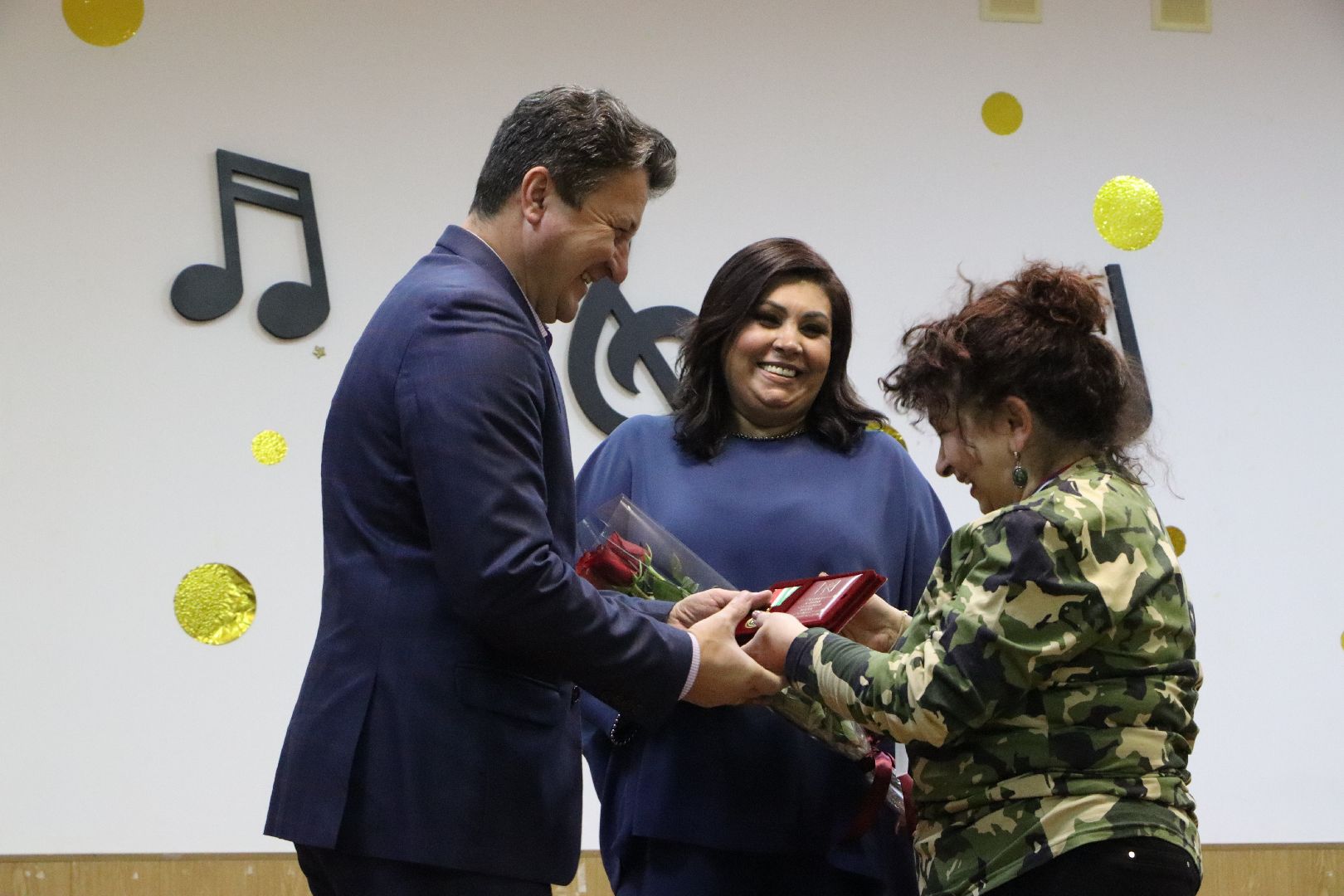 благотворительный концерт, волонтерский центр, своих не бросаем, казаки, ансамбль Радость,