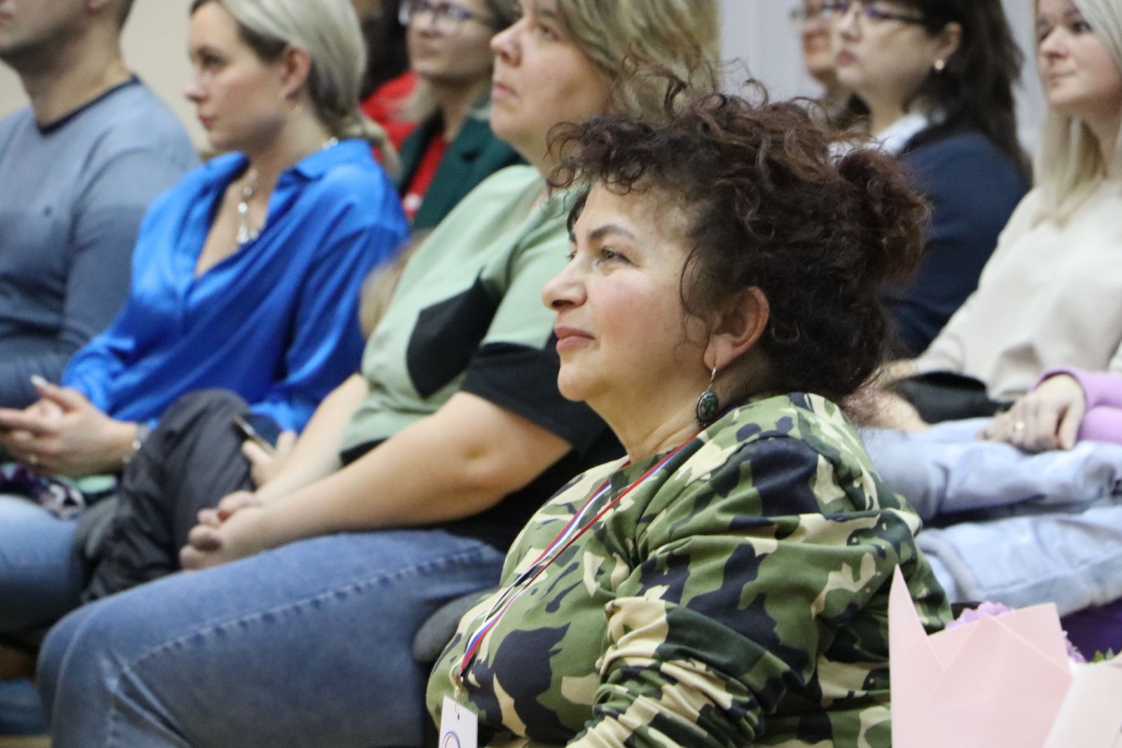 благотворительный концерт, волонтерский центр, своих не бросаем, казаки, ансамбль Радость,