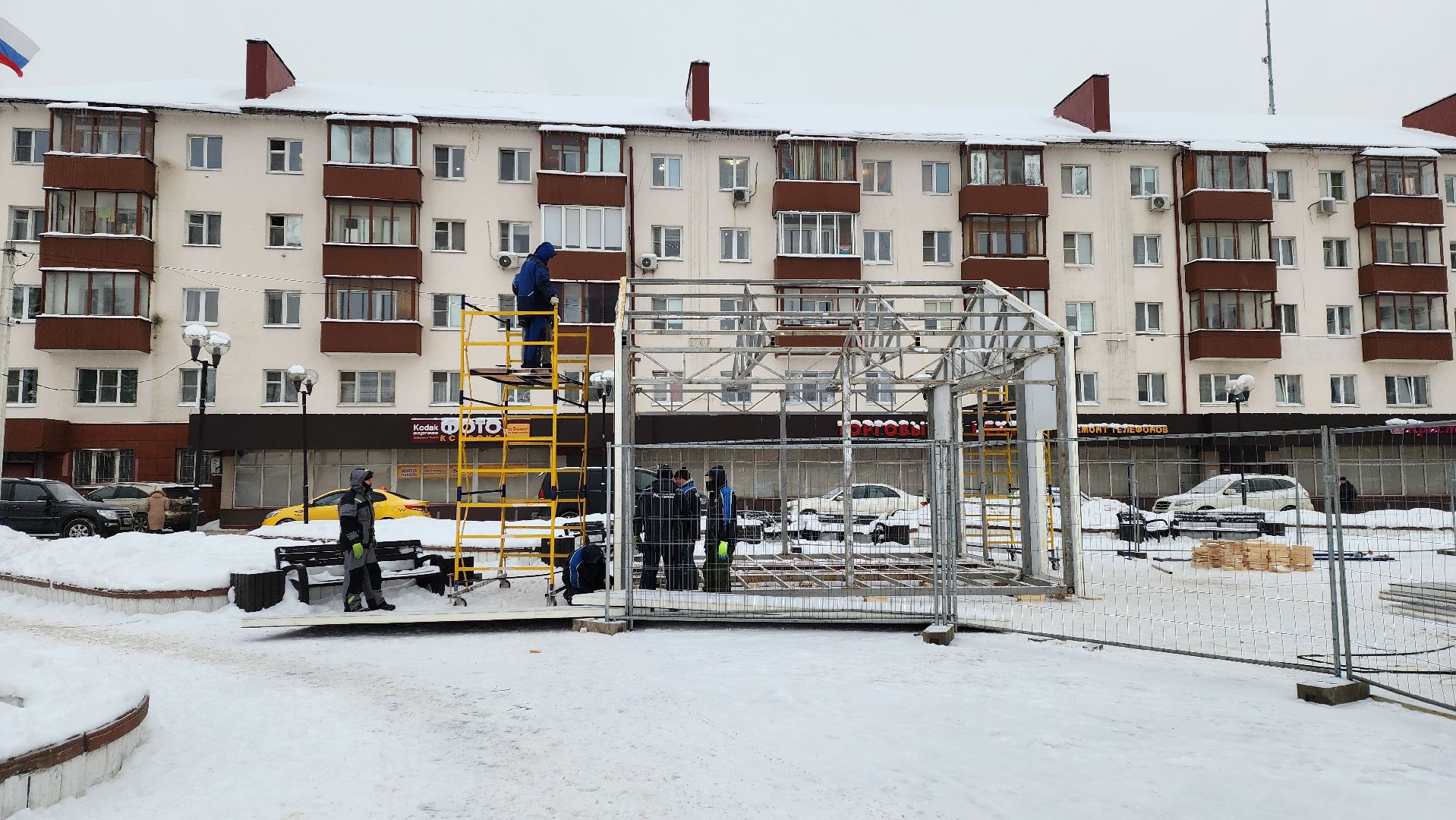 Солнечногорск, зима в подмосковье, Советская площадь, каток, искусственный лед,