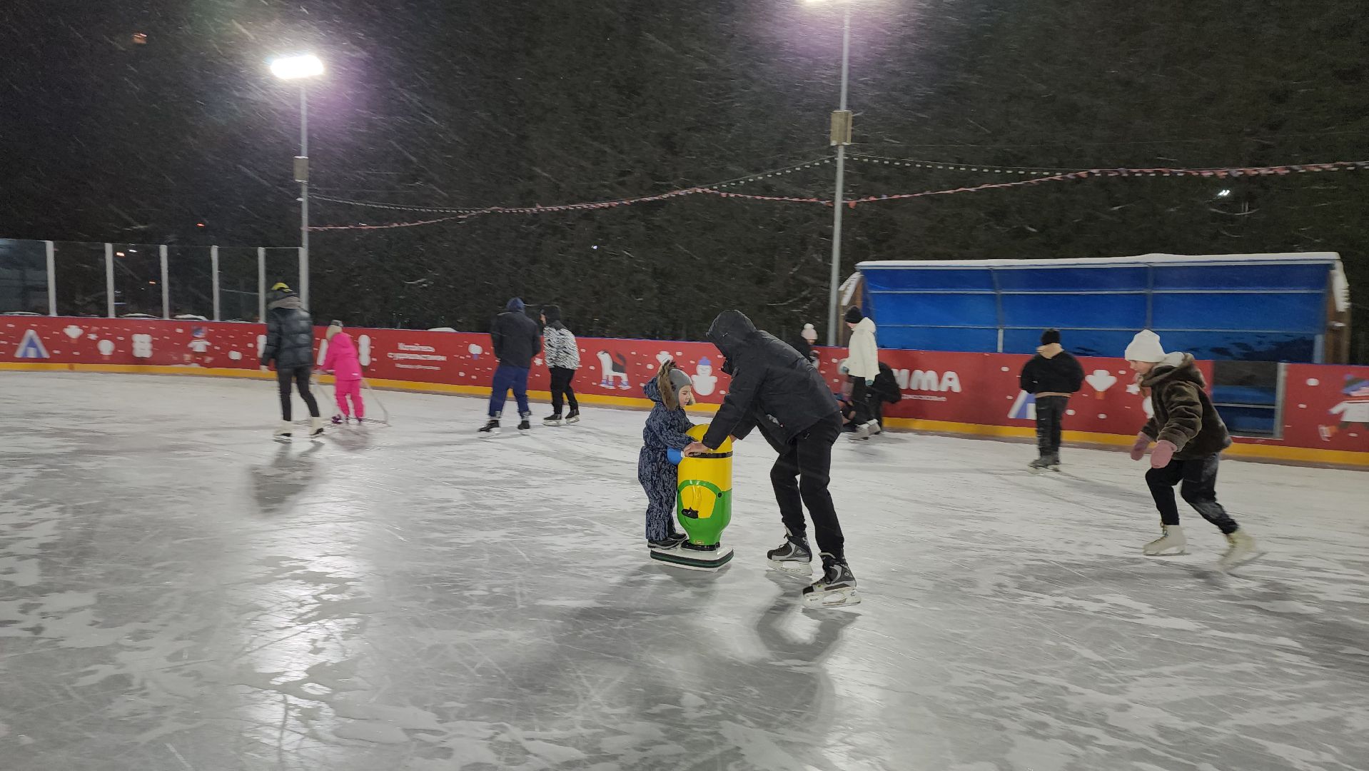 Серпухов, Подмосковье, зима в подмосковье, каток в парке, зимний досуг,