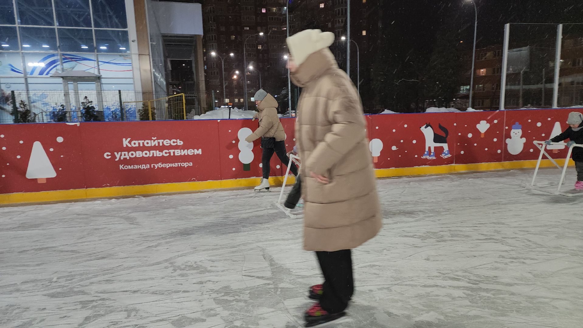 Серпухов, Подмосковье, зима в подмосковье, каток в парке, зимний досуг,