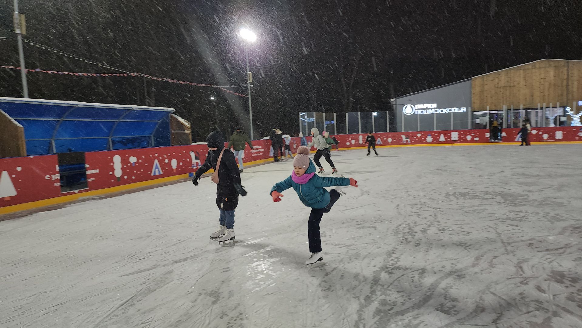 Серпухов, Подмосковье, зима в подмосковье, каток в парке, зимний досуг,