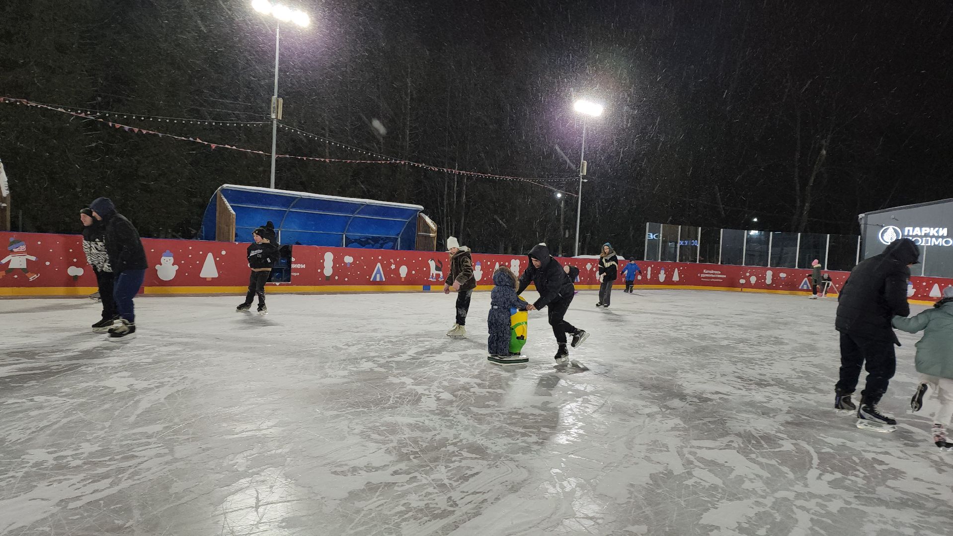 Серпухов, Подмосковье, зима в подмосковье, каток в парке, зимний досуг,
