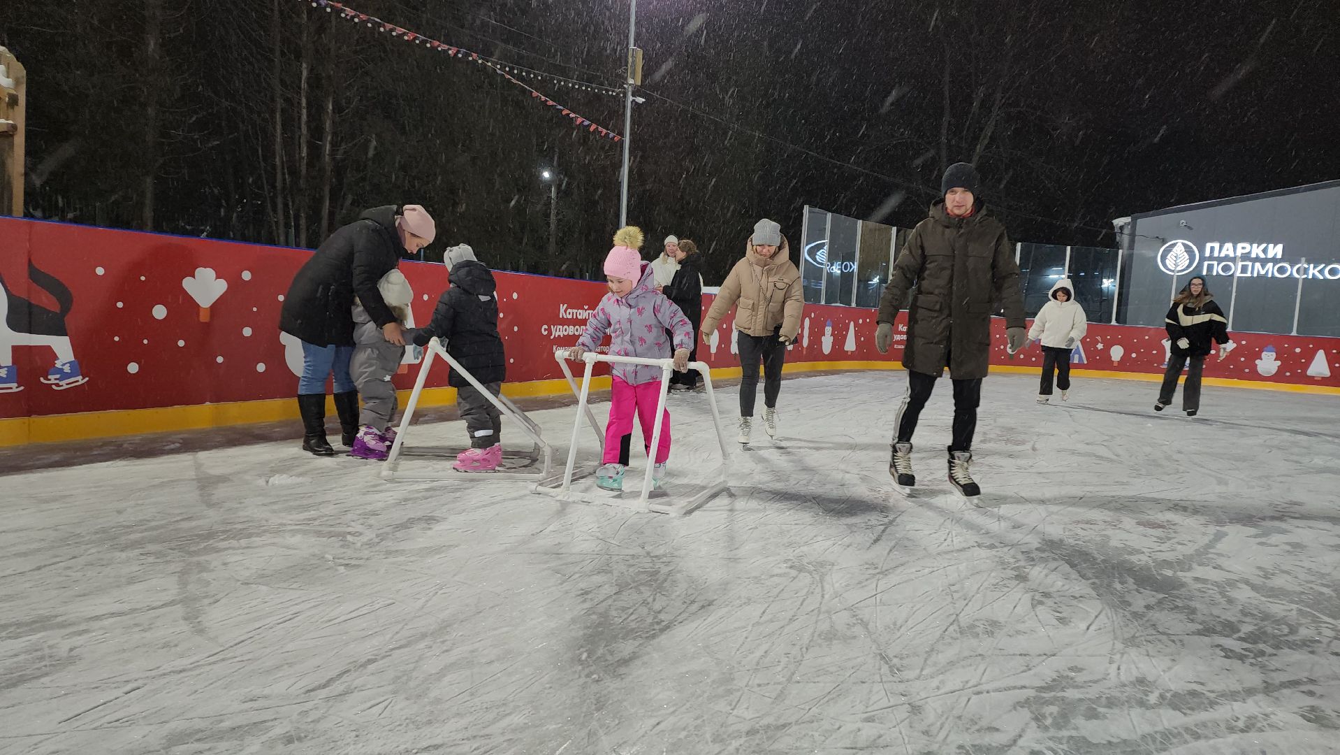 Серпухов, Подмосковье, зима в подмосковье, каток в парке, зимний досуг,