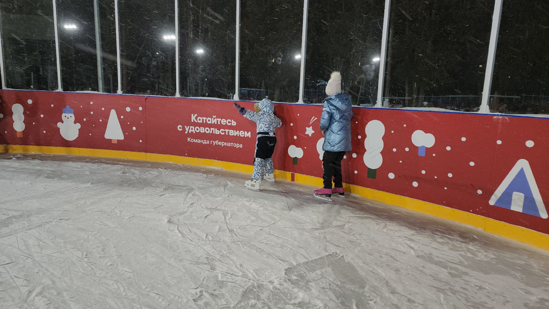 Серпухов, Подмосковье, зима в подмосковье, каток в парке, зимний досуг,