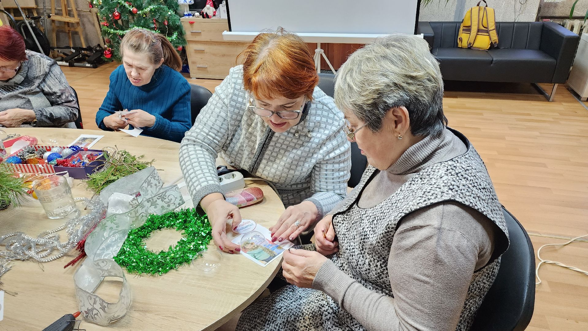 кашира, активное долголетие, новый год, мастер-класс, елочная игрушка, поделка, декор, зима в подмосковье,