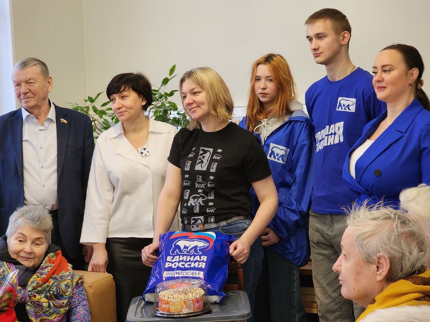 интернат, серебряные волонтеры, ивантеевка, акция, новогодний подарок,