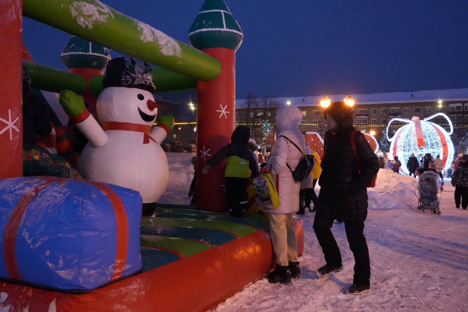 Сергиево-Посадской городской округ, Сергиев Посад, Новый год, Елка, Зима в Подмосковье, Праздник, Зажжение огней на елке, Благоустройство, Дед Мороз, Снегурочка,
