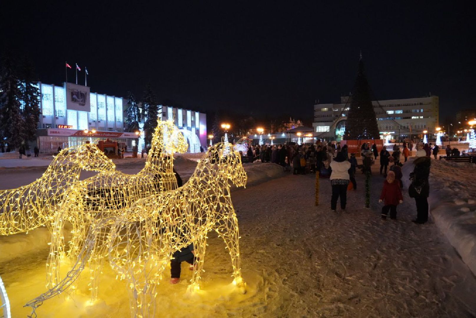 Сергиево-Посадской городской округ, Сергиев Посад, Новый год, Елка, Зима в Подмосковье, Праздник, Зажжение огней на елке, Благоустройство, Дед Мороз, Снегурочка,