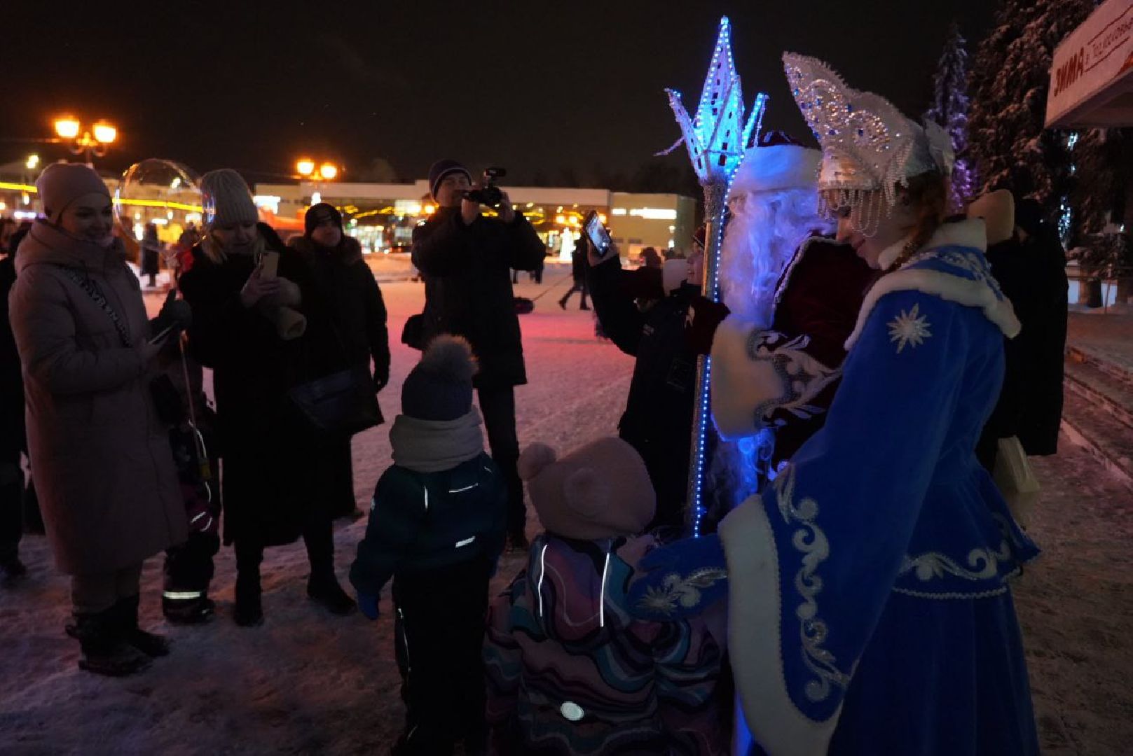 Сергиево-Посадской городской округ, Сергиев Посад, Новый год, Елка, Зима в Подмосковье, Праздник, Зажжение огней на елке, Благоустройство, Дед Мороз, Снегурочка,