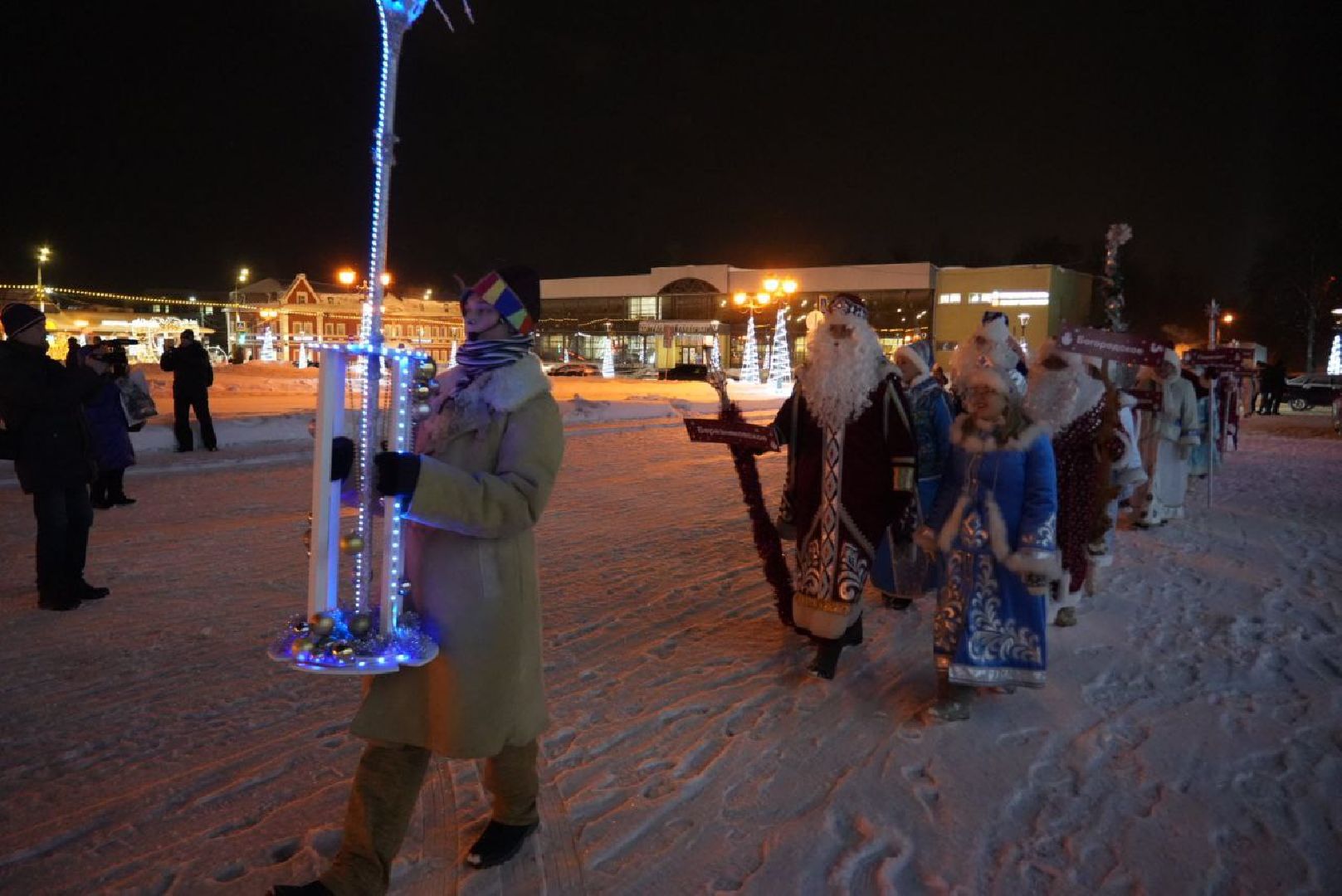 Сергиево-Посадской городской округ, Сергиев Посад, Новый год, Елка, Зима в Подмосковье, Праздник, Зажжение огней на елке, Благоустройство, Дед Мороз, Снегурочка,