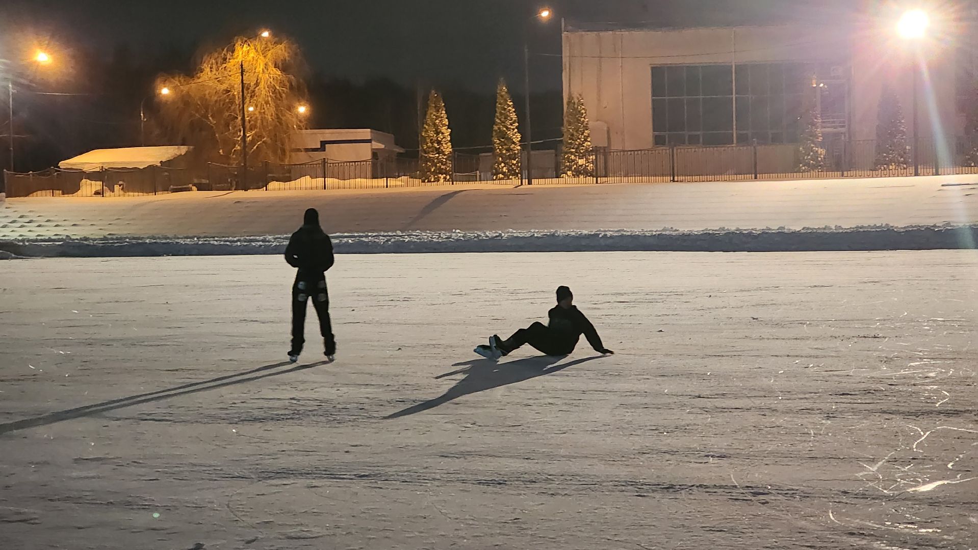 кашира, новый год, новогодняя елка, праздничные гуляния, каток, иллюминация, стадион энергетик,