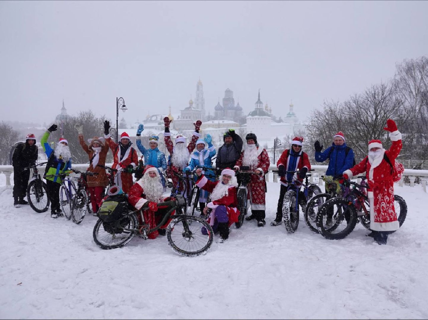Сергиев Посад, Парад Дедом Морозов, Зима в Подмосковье, Праздник, Новый Год, Велопробег, Зимний велопробег, Праздничное настроение, Спорт, Здоровый образ жизни, Чудо,