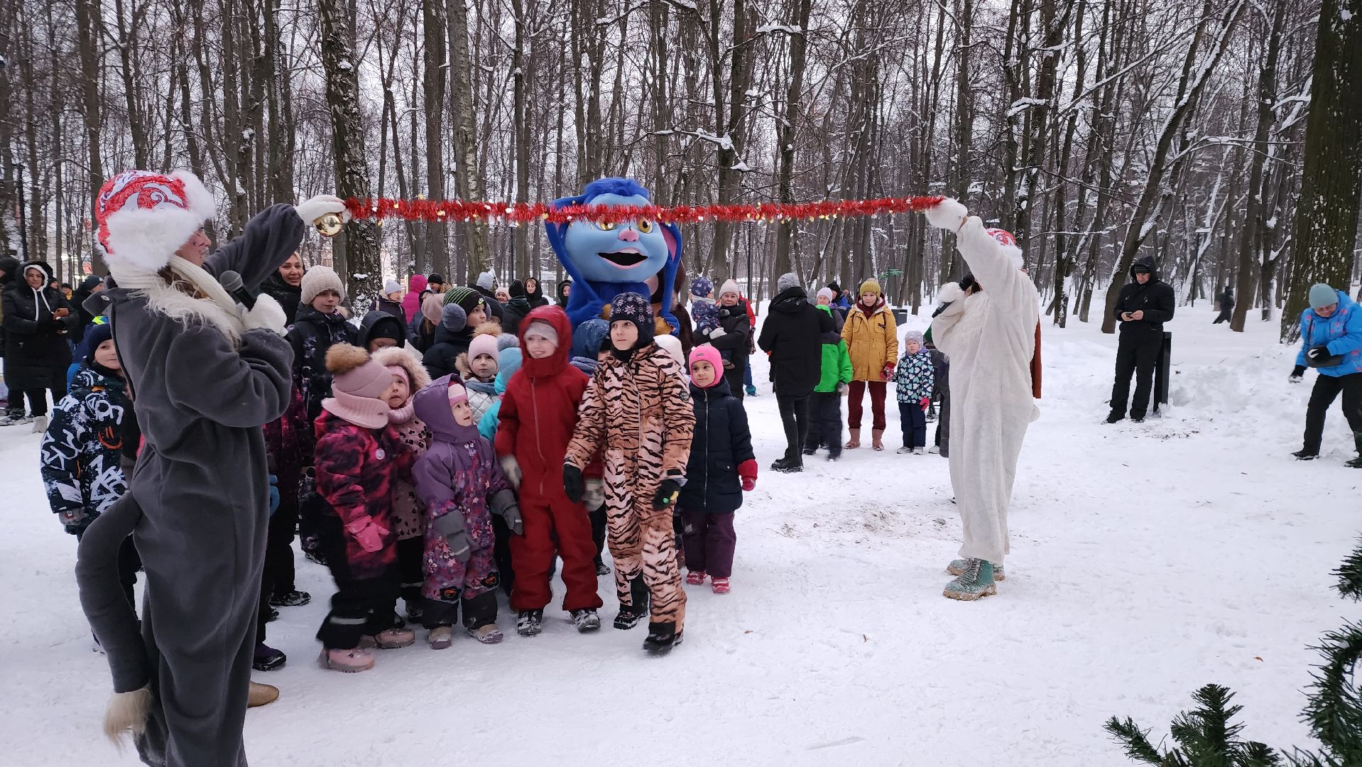 парки подмосковья, зима в Подмосковье, Свердловский парк, Лосино-Петровский, зажжение огней на елке,