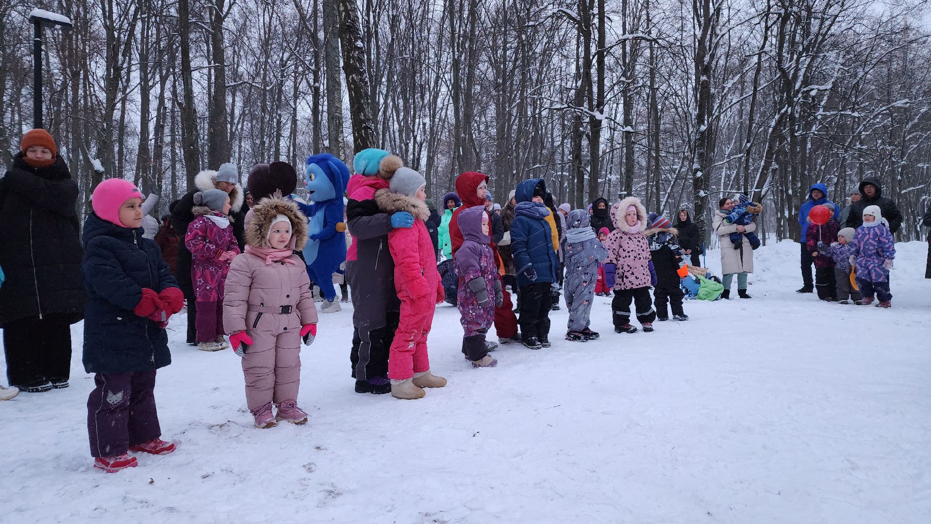 парки подмосковья, зима в Подмосковье, Свердловский парк, Лосино-Петровский, зажжение огней на елке,