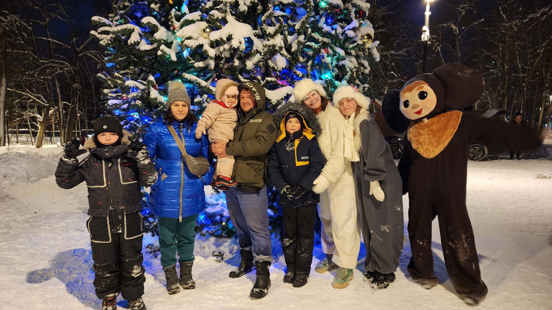 парки подмосковья, зима в Подмосковье, Свердловский парк, Лосино-Петровский, зажжение огней на елке,