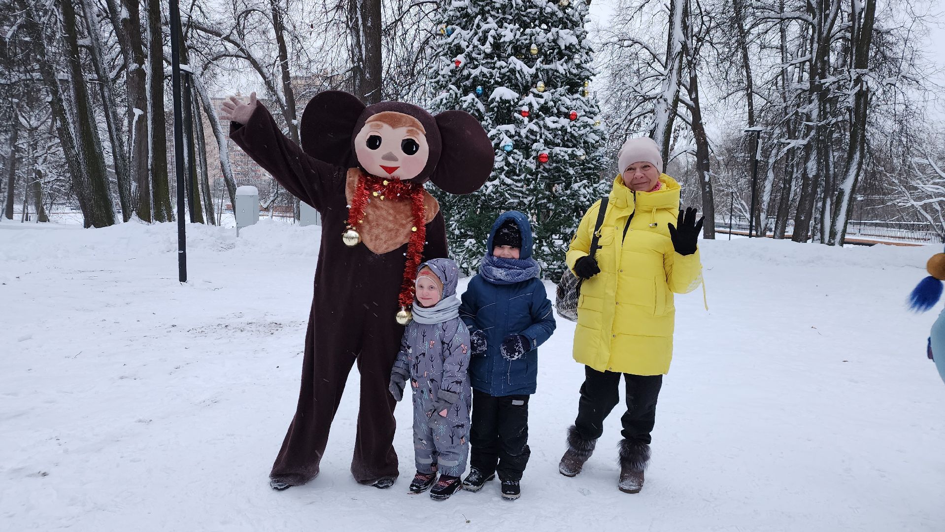 парки подмосковья, зима в Подмосковье, Свердловский парк, Лосино-Петровский, зажжение огней на елке,