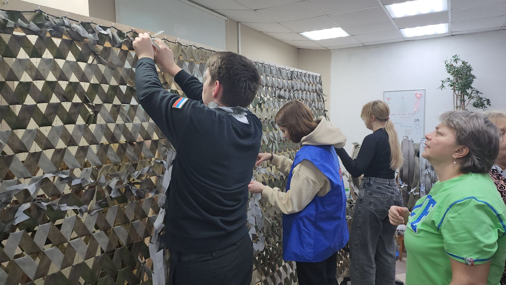 городской округ пушкинский, Волонтеры, помощь фронту, сво, Ивантеевка, плетение сетей, маскировочные сети,