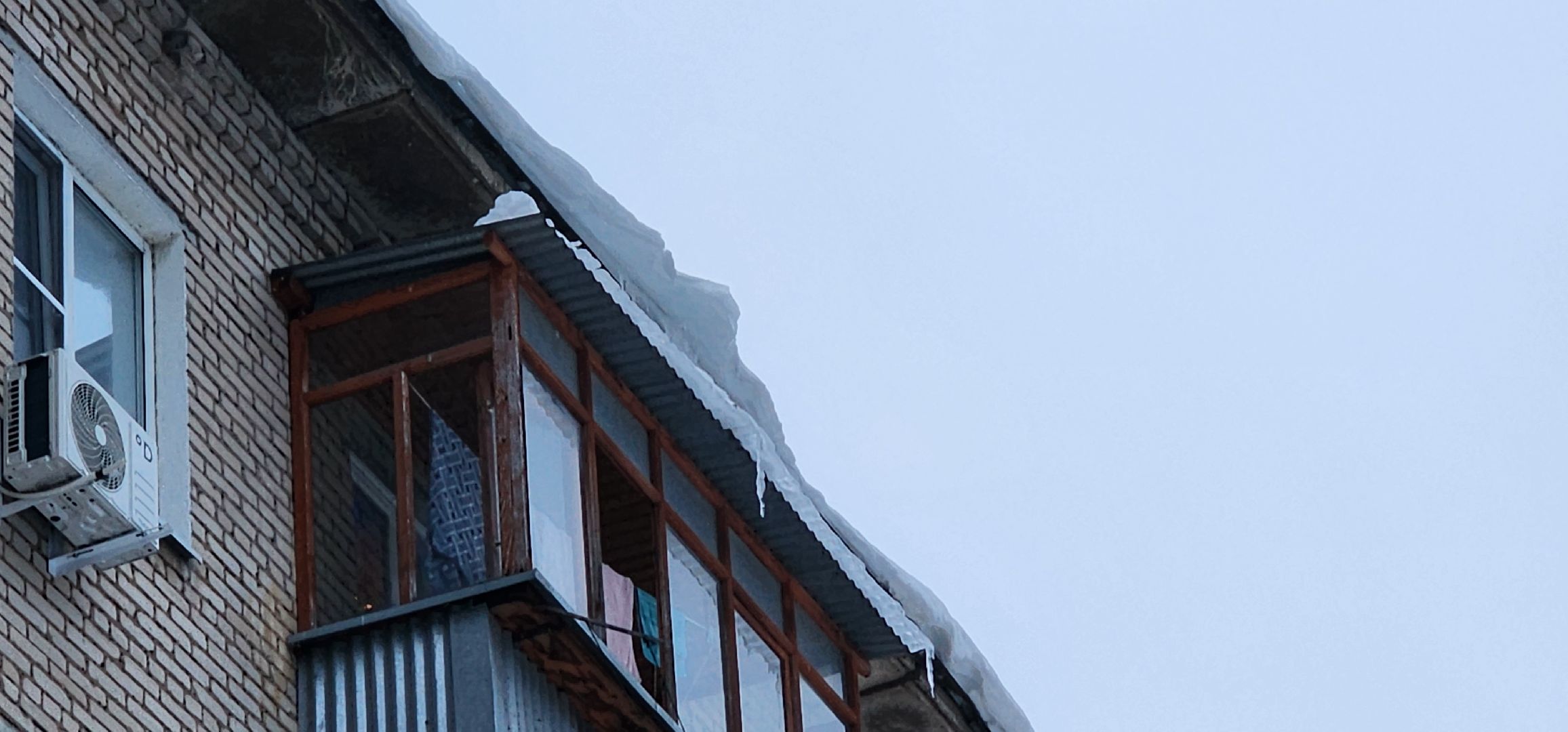 сосульки на крышах, протечка крыш, промышленные альпинисты, Домодедово Жилсервис,