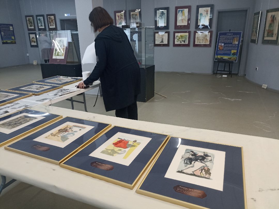 Серпухов, Дали, искусство, картины, МВЦ