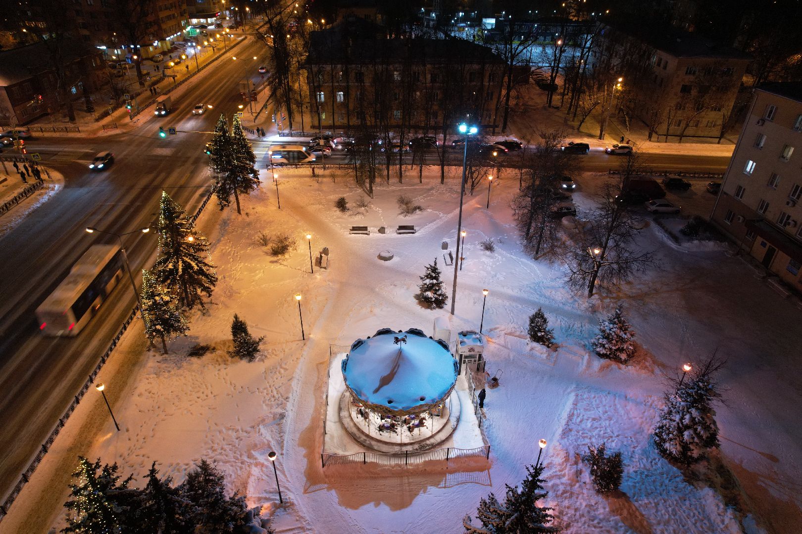 видео с коптера, зима, парк, сквер,