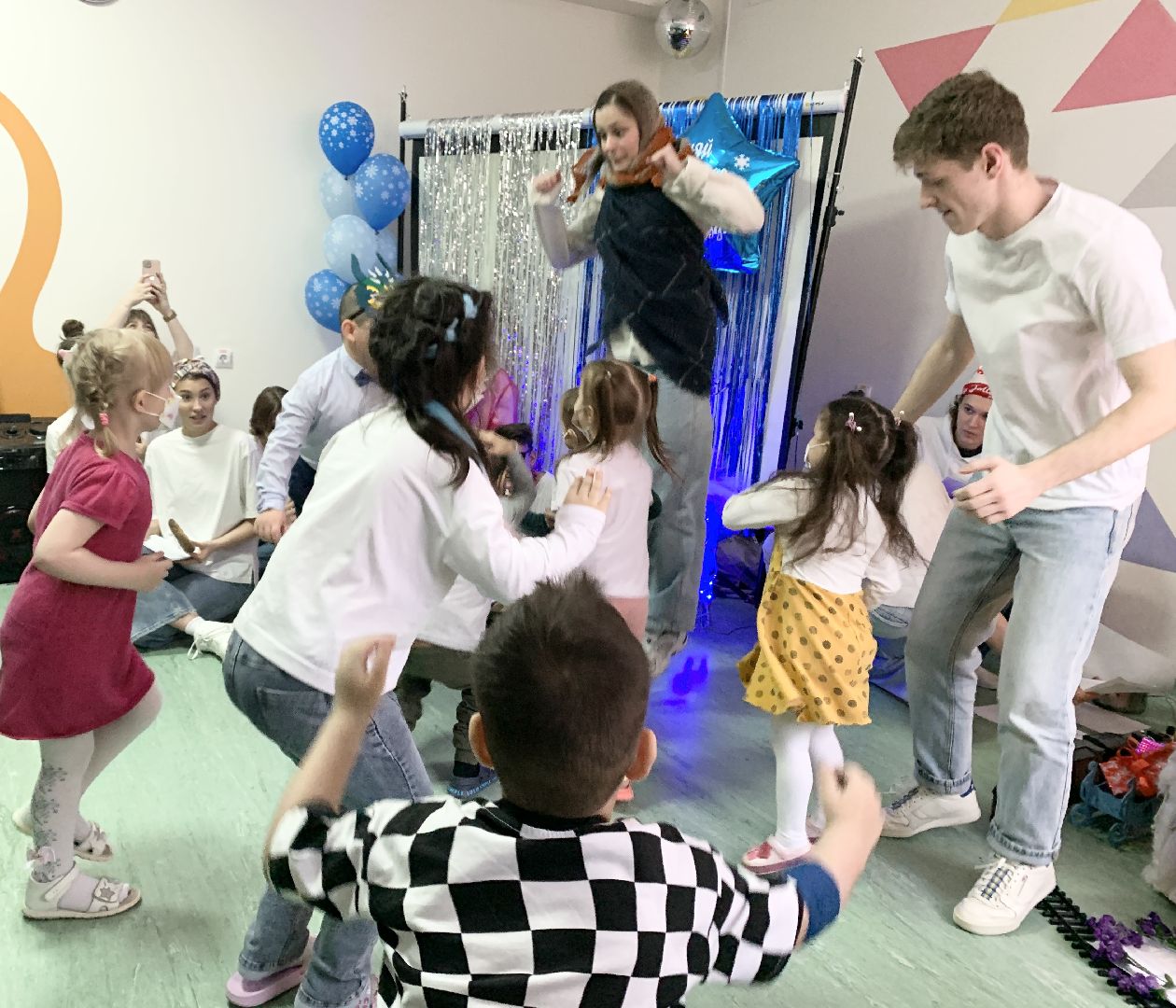 Балашиха, Подмосковье, Медицина, московский областной онкодиспансер, рак, Онкология, Евгения Дмитриева, Новогодний спектакль, Елки,