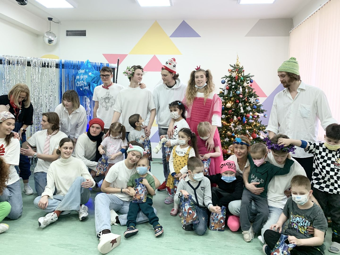 Балашиха, Подмосковье, Медицина, московский областной онкодиспансер, рак, Онкология, Евгения Дмитриева, Новогодний спектакль, Елки,