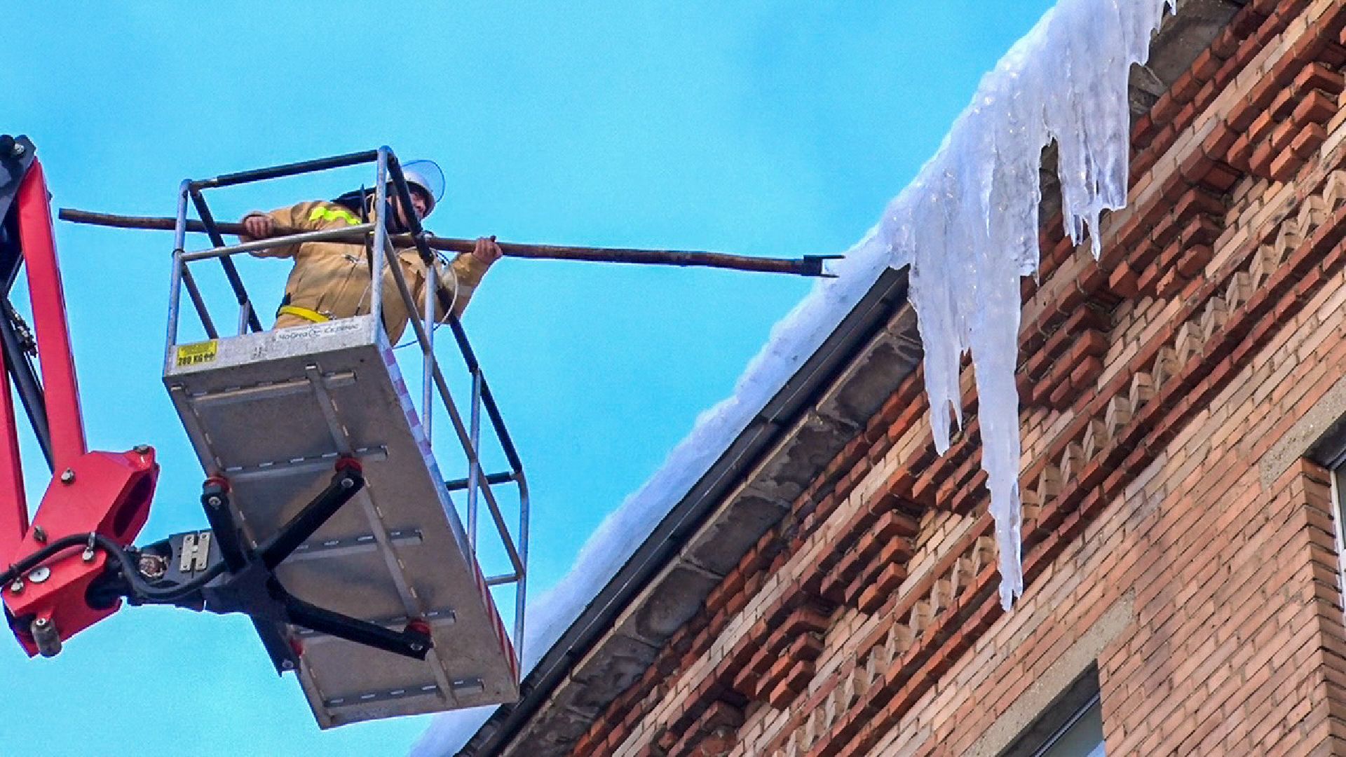 Клин, общество, ЖКХ, зима, сосульки,