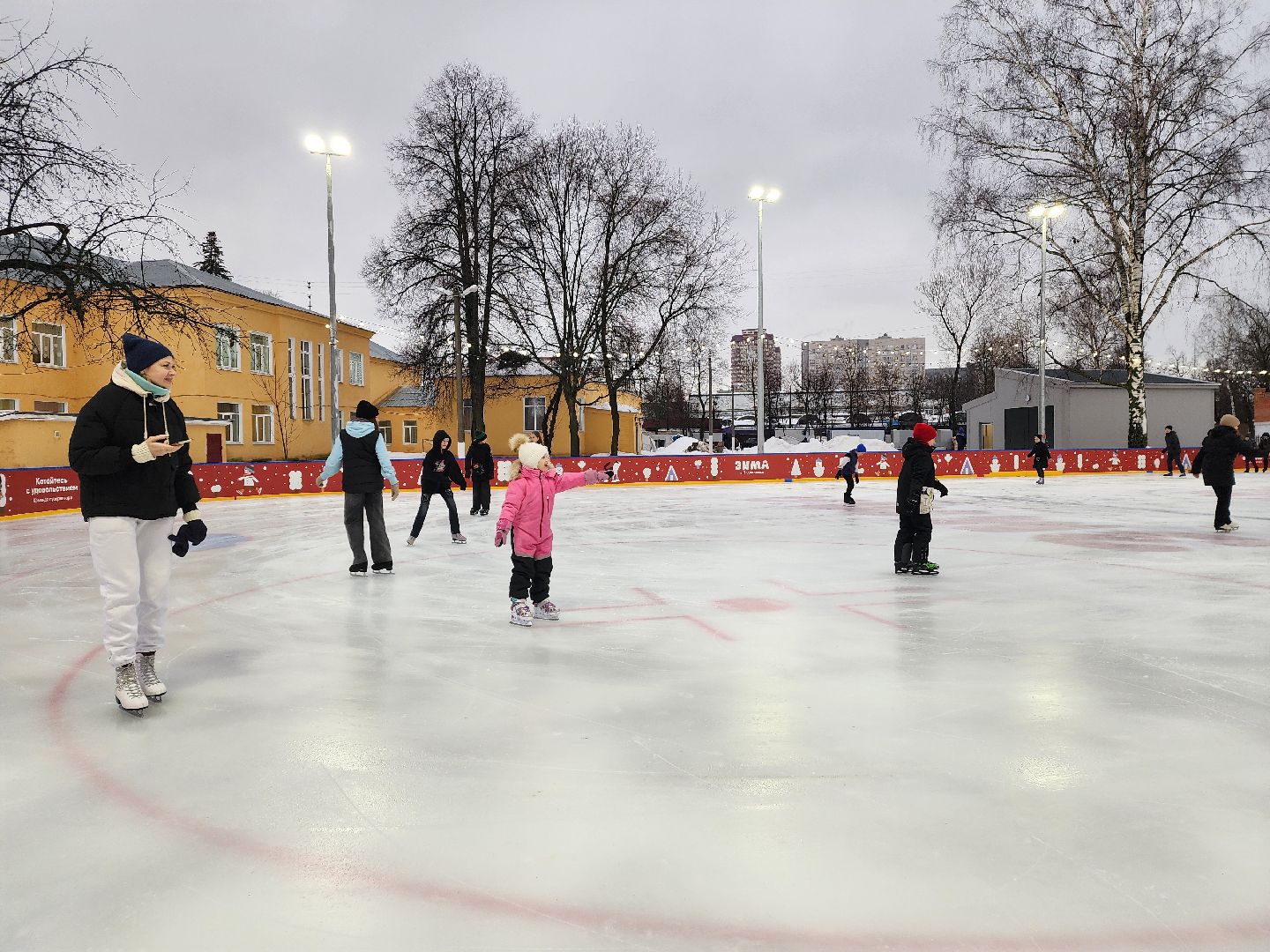 пушкино, каток в парке, дети, лед, артисты,
