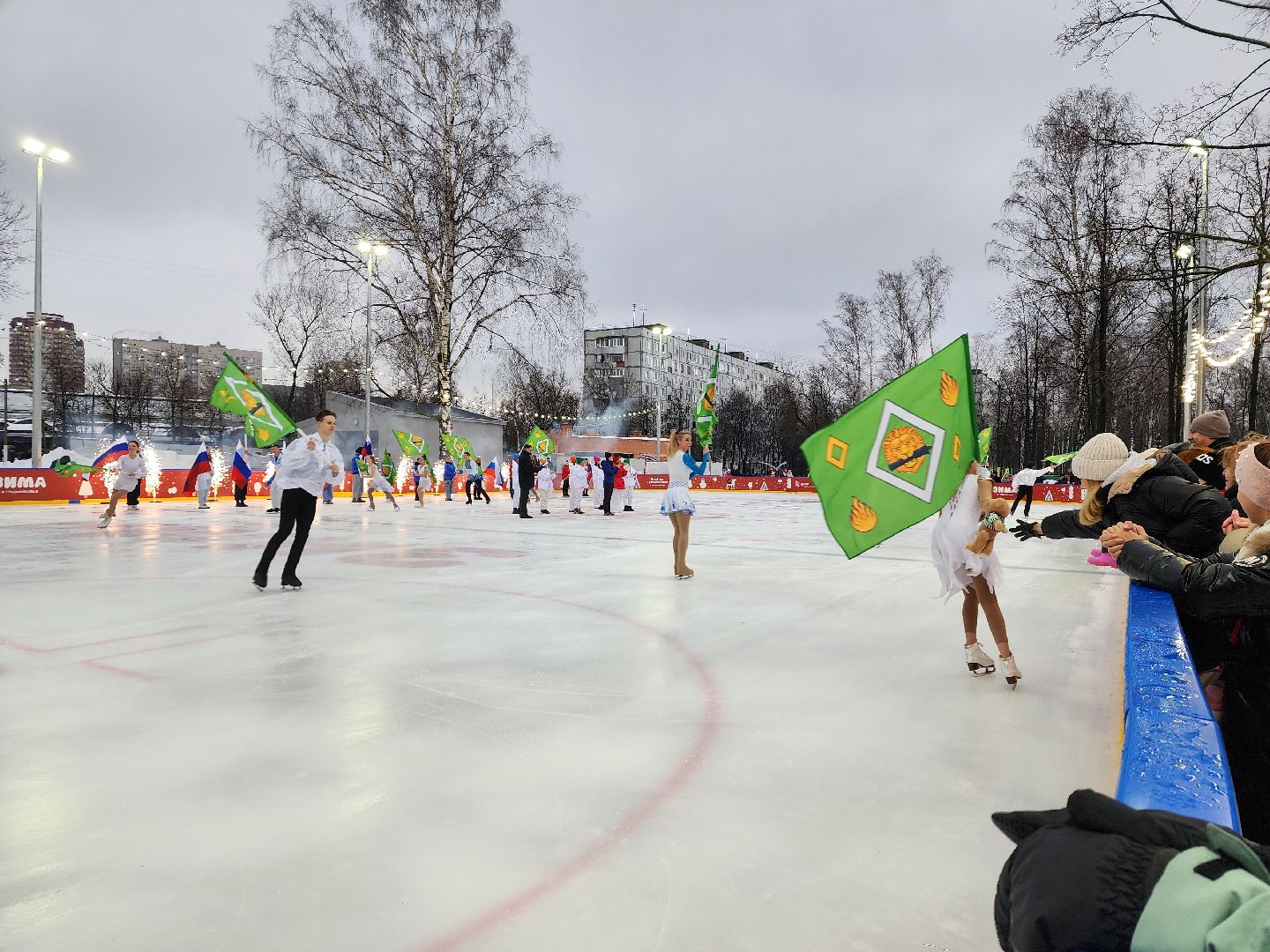 пушкино, каток в парке, дети, лед, артисты,