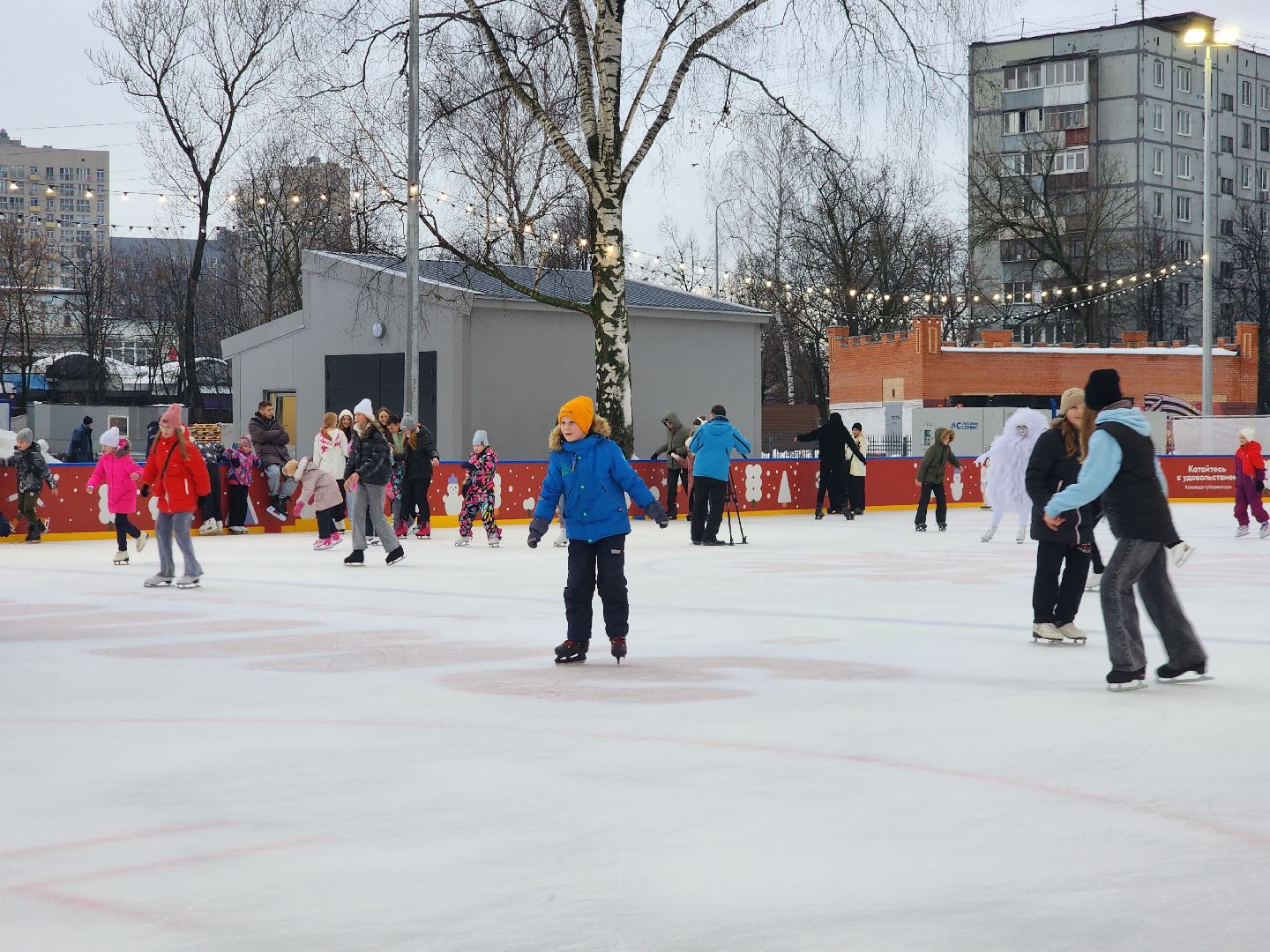 пушкино, каток в парке, дети, лед, артисты,