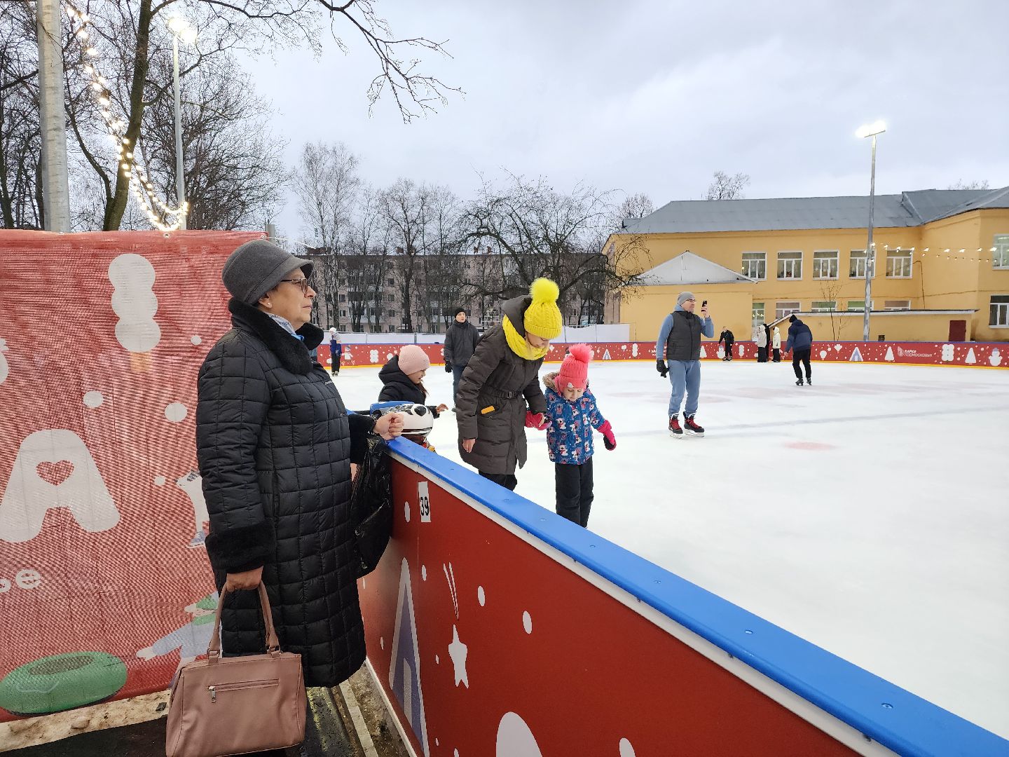 пушкино, каток в парке, дети, лед, артисты,