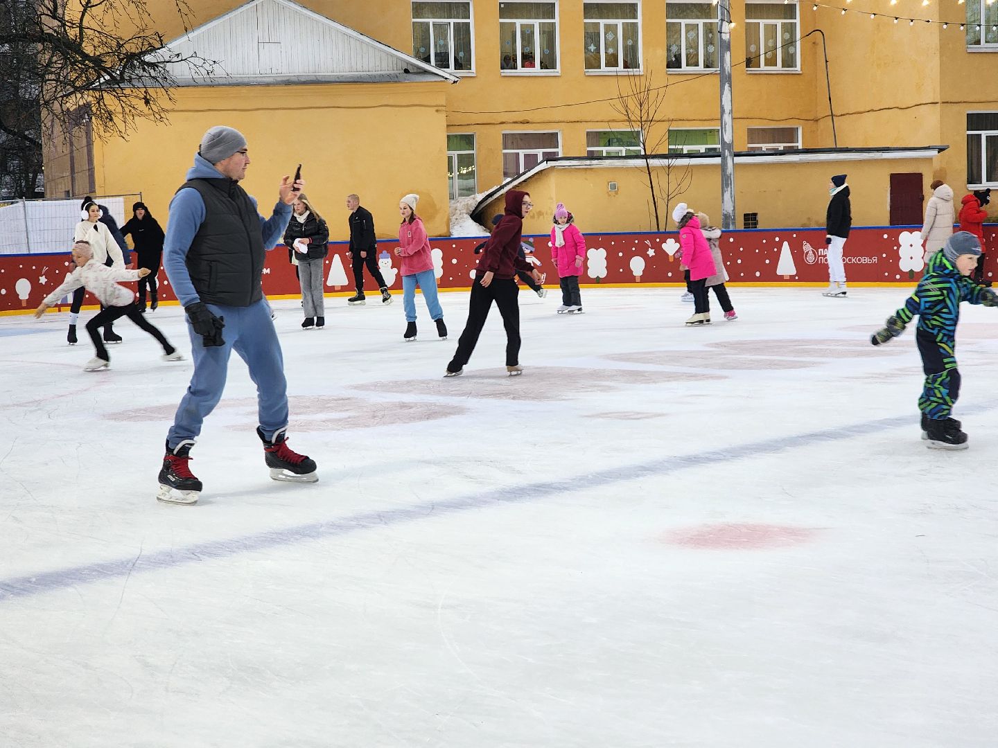 пушкино, каток в парке, дети, лед, артисты,