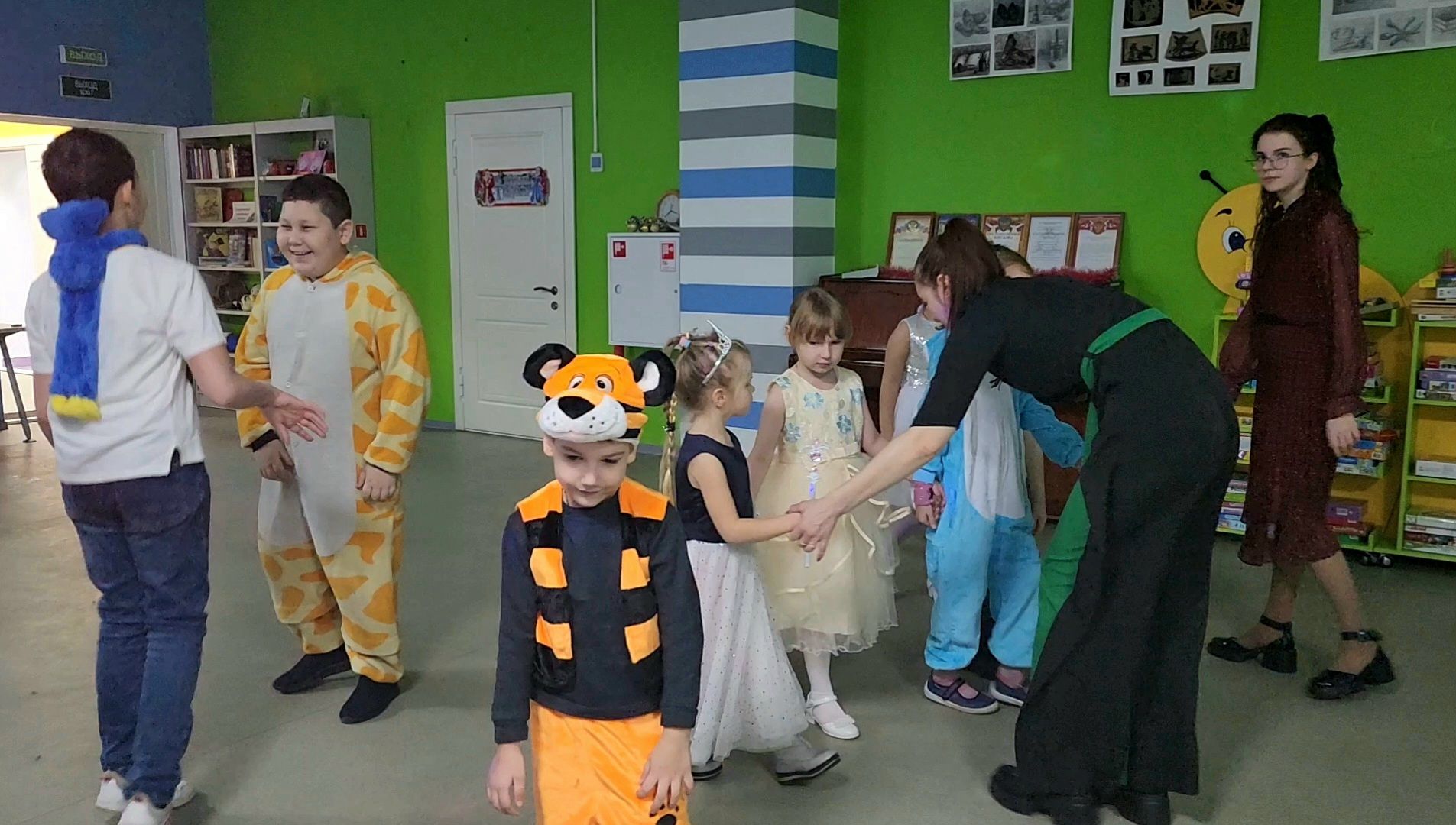 Карнавал, ёлка, Праздник, Библиотека,