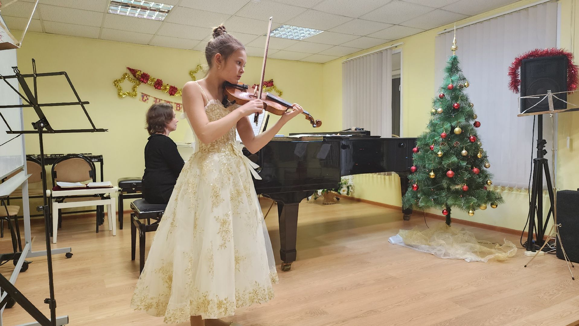 кашира, детская школа искусств, скрипка, отчетный концерт, новогодний концерт, юные скрипачи, лауреты,
