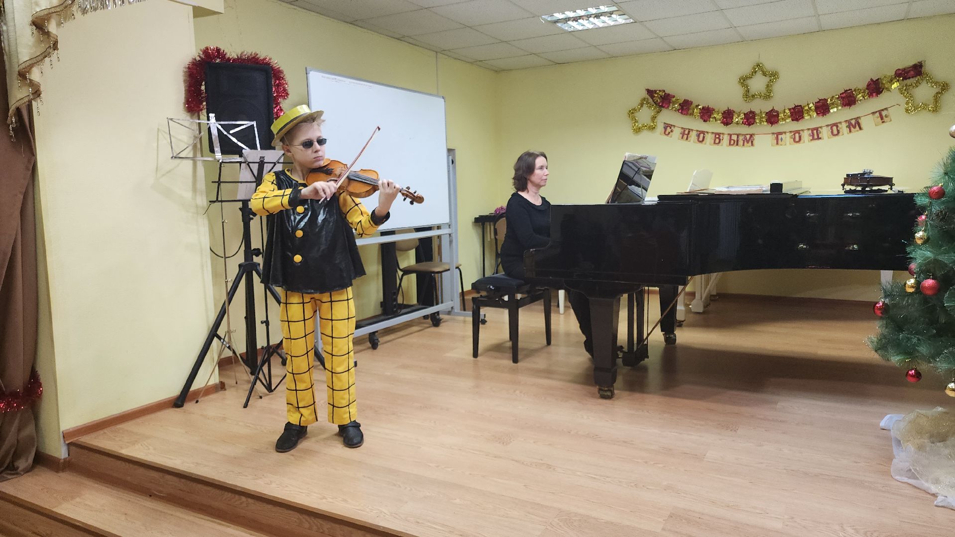 кашира, детская школа искусств, скрипка, отчетный концерт, новогодний концерт, юные скрипачи, лауреты,