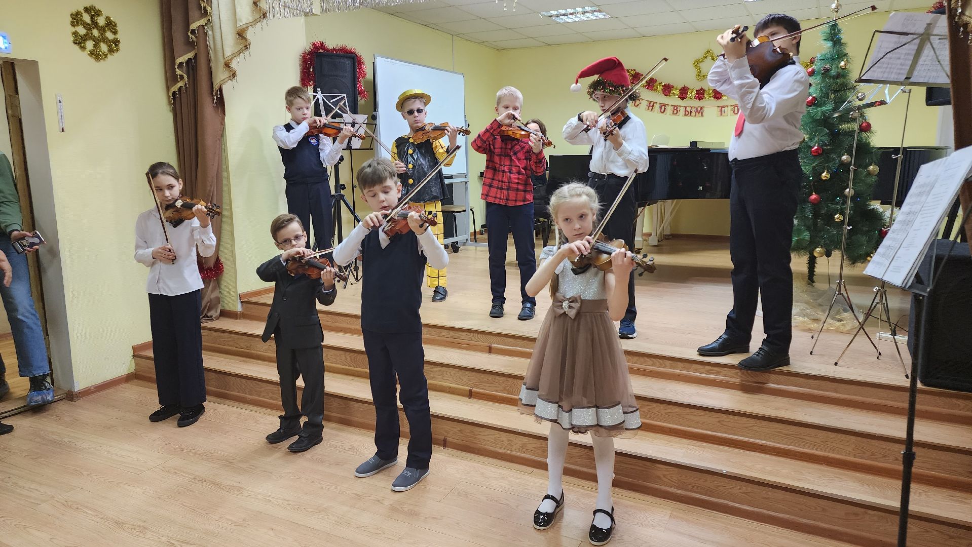 кашира, детская школа искусств, скрипка, отчетный концерт, новогодний концерт, юные скрипачи, лауреты,